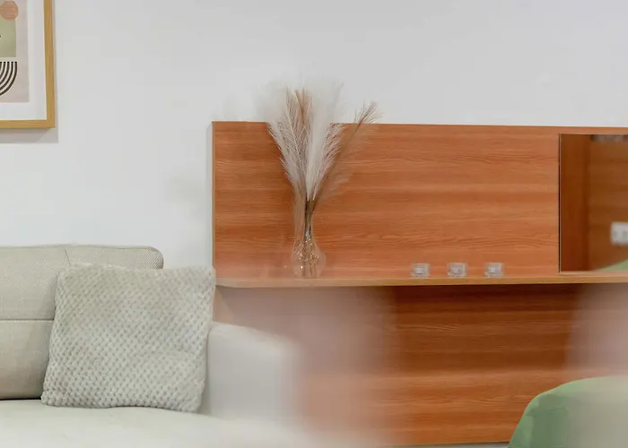 Stylish Near The Old Market Square In By Renters 아파트 *