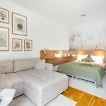Appartement Stylish Near The Old Market Square In By Renters *