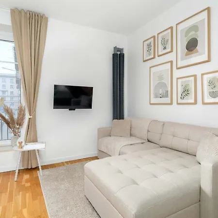 Stylish Near The Old Market Square In By Renters Апартаменти