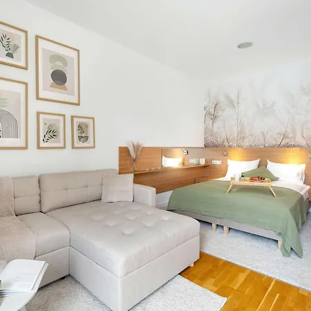 Apartman Stylish Near The Old Market Square In By Renters *